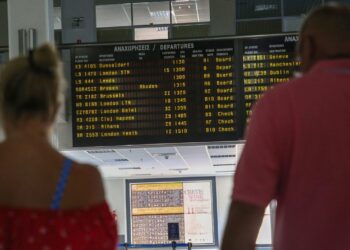 Η ακτινογραφία του τουρισμού – Διψήφια άνοδος στο τετράμηνο, αλλά με «καμπανάκια» για το καλοκαίρι