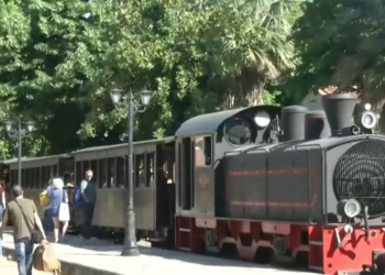 Το θρυλικό τρενάκι του Πηλίου γεμάτο επισκέπτες στη μαγευτική διαδρομή Άνω Λεχώνια – Μηλιές