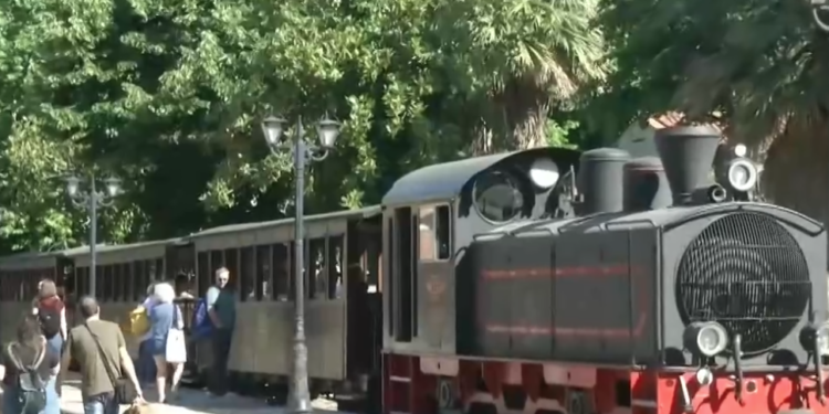 Το θρυλικό τρενάκι του Πηλίου γεμάτο επισκέπτες στη μαγευτική διαδρομή Άνω Λεχώνια – Μηλιές