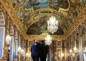 Πώς ο Μακρόν «τύλιξε» τον Τραμπ στη Σύνοδο της G7 και τον έφερε στο πλευρό της Ουκρανίας - Χλιδή, Βερσαλλίες, κολακείες