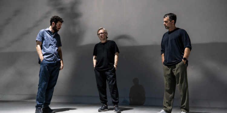 Φεστιβάλ Αθηνών Επιδαύρου: Το Dimitris Tsakas Trio στα μεταμεσονύκτια ΑΦTER της Πειραιώς 260