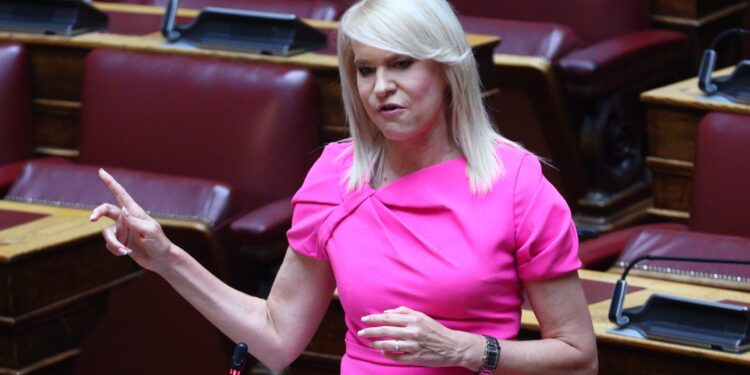 Παραιτήθηκε από τους «Δημοκράτες» η Τζάκρη με καταγγελίες κατά Κασσελάκη - ertnews.gr