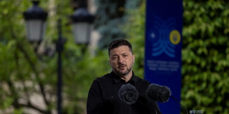 Ο Ζελένσκι καλεί τον Πούτιν σε συνάντηση ζητώντας «κατάπαυση του πυρός» - «Φτάνουν οι μάχες, η επιλογή είναι τώρα δική σας»