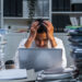 Burnout ή απλή υπερφόρτωση; – Τα 5 σημάδια που δείχνουν εργασιακή πίεση
