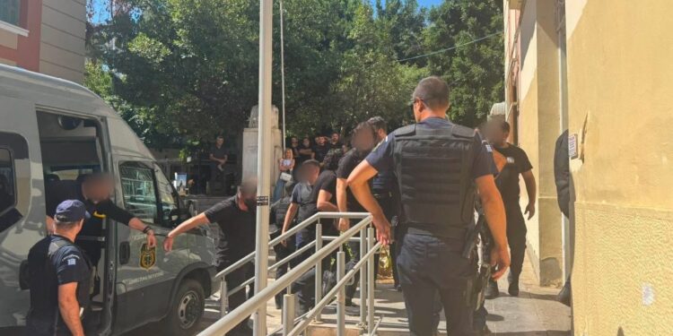 Βορίζια: Απαλλάχθηκαν απο τις κατηγορίες για την τοποθέτηση βόμβας τα πέντε μέλη της οικογένειας Καργάκη