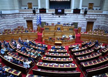 Aυλαία σήμερα στη Βουλή για τη Συνταγματική Αναθεώρηση - Εντάσεις στη συζήτηση