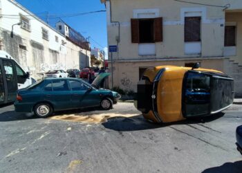 Τυχεροί στην ατυχία τους οι οδηγοί δύο οχημάτων που συγκρούστηκαν στον Αγ. Ιωάννη Χανίων