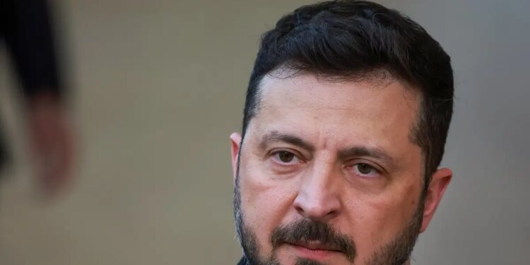 Η Βαρσοβία αφαιρεί από τον Ζελένσκι την ανώτατη διάκριση που του είχε απονείμει