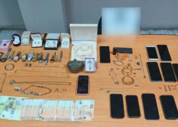 Εξαρθρώθηκε συμμορία που διέπραττε κλοπές σε κοσμηματοπωλεία της Αττικής – Λεία 370.000 ευρώ, πώς δρούσε