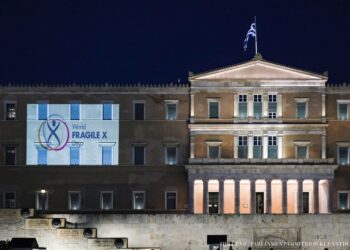 Φωταγώγηση της Βουλής για την Παγκόσμια Ημέρα Ευαισθητοποίησης για το Σύνδρομο του Εύθραυστου Χ (Fragile X) - ertnews.gr