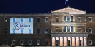 Φωταγώγηση της Βουλής για την Παγκόσμια Ημέρα Ευαισθητοποίησης για το Σύνδρομο του Εύθραυστου Χ (Fragile X) - ertnews.gr