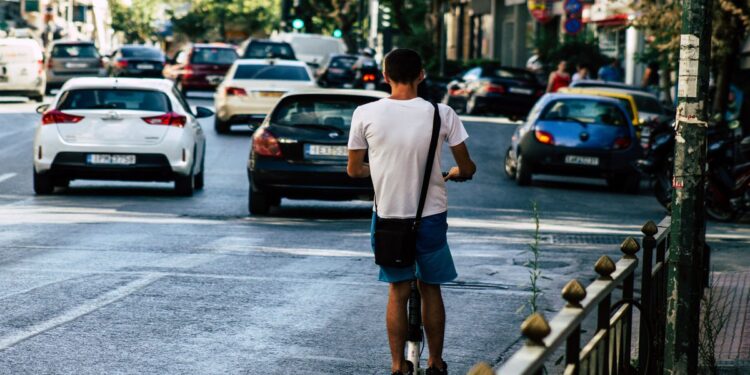 Ηλεκτρικά πατίνια: Ηλικιακό όριο χρήστη, υποχρεωτική ασφάλιση (+video)