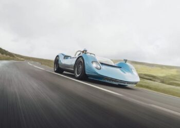 Αυτό το roadster έχει 710 ίππους και ζυγίζει λιγότερο από MX-5!