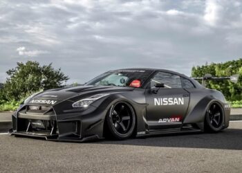 Nissan GT-R: Το Godzilla ντύθηκε για πίστα