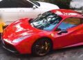 Παιδιά έκαναν… τσουλήθρα σε μια Ferrari αξίας 452.000 ευρώ (+video)