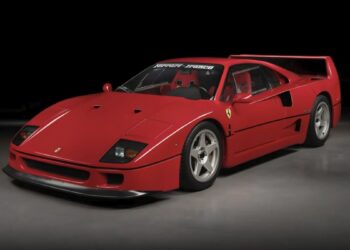 Μία φτιαγμένη Ferrari F40 βρήκε νέο κάτοχο