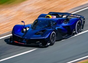 Άκου το Red Bull RB17 με τον V10 1.217 ίππων να «λυσσάει» (+video)