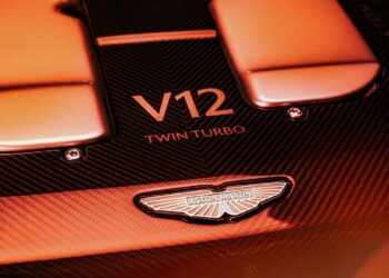 Η Aston Martin βρήκε τρόπο να μην «σκοτώσει» τους V12
