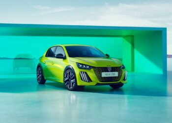 Η Peugeot κρατά «ζωντανό» το βενζινοκίνητο 208