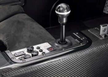 Ετοιμάζει και η McLaren χειροκίνητο κιβώτιο;