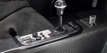 Ετοιμάζει και η McLaren χειροκίνητο κιβώτιο;
