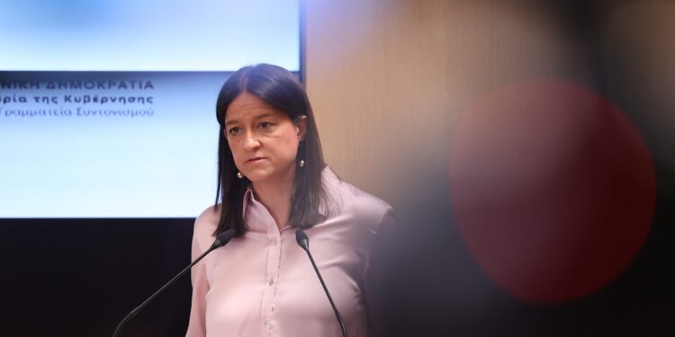 Κεραμέως: Δεν θα ζητηθούν πίσω αναδρομικά από συνταξιούχους με δύο εθνικές συντάξεις - ertnews.gr