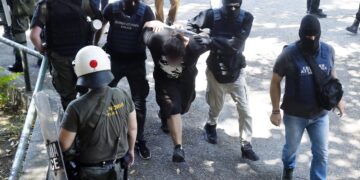 Θεσσαλονίκη: Βαρύ κατηγορητήριο στους τρεις συλληφθέντες για την εμπρηστική επίθεση στο σπίτι της οικογένειας Νέστορα - ertnews.gr
