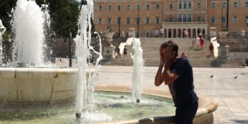 Κορυφώνεται ο καύσωνας: Αποπνικτική ατμόσφαιρα, 42άρια και συναγερμός για φωτιές - ertnews.gr