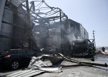Φονική έκρηξη στα Εξαμίλια: Την Παρασκευή απολογούνται οι τρεις συλληφθέντες - ertnews.gr