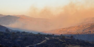 AtmoHub: Παρακολούθηση καπνού από την πυρκαγιά σε Κρήτη, Λέσβο και Τουρκία - Ποιες περιοχές αναμένεται να επηρεαστούν - ertnews.gr