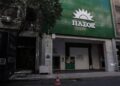 ΠΑΣΟΚ κατά Αλέξη Τσίπρα: «Κάνει rebranding αγκαλιά με τα συμφέροντα» - Αιχμές για τη χρηματοδότηση της ΕΛ.Α.Σ