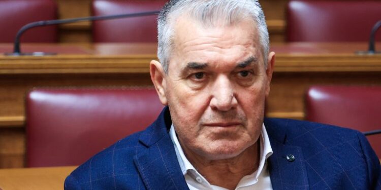 Στην επιτροπή δεοντολογίας παραπέμπει ο πρόεδρος της Βουλής τον Κυριαζίδη