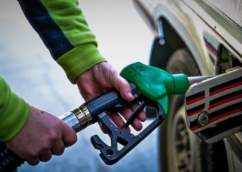 Καύσιμα: Ακριβότερο το πετρέλαιο κίνησης από την αμόλυβδη - Νέα μέτρα στήριξης εξετάζει η κυβέρνηση - ertnews.gr
