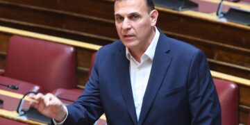 Παραιτήθηκε ο Γιώργος Καραμέρος από τον ΣΥΡΙΖΑ και από τη θέση του βουλευτή