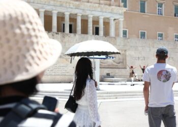 Καύσωνας «90 ωρών»: Πότε και πού αναμένονται 42°C – Τα μέτρα προστασίας και οι συστάσεις του ΕΟΔΥ