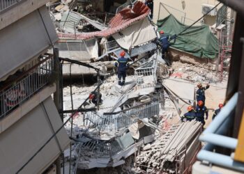 Κατάρρευση πολυκατοικίας στα Πετράλωνα: Λάθη στην εκσκαφή, ελλιπείς έλεγχοι και ερωτήματα για τις αντιστηρίξεις - Εκτιμήσεις ειδικών στο ΕΡΤnews - ertnews.gr