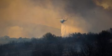 Φωτιά στην Αγία Ελένη Τροιζηνίας - Μήνυμα 112 για εκκένωση προς Άνω Φανάρι - ertnews.gr