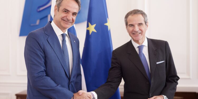 Συνάντηση Μητσοτάκη – Γκρόσι: Στο επίκεντρο οι διεθνείς κρίσεις και η κούρσα για τη θέση του γ.γ. του ΟΗΕ