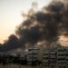 Φωτιά στο Ωραιόκαστρο: Επιχωματώσεις στα δύο εργοστάσια που εξακολουθούν να καίγονται - ertnews.gr