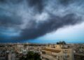 Κάτω από πέπλο τοξικού νέφους η Θεσσαλονίκη λόγω της φωτιάς στο Ωραιόκαστρο - ertnews.gr