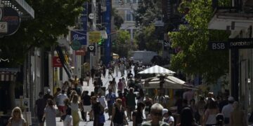 Καλοκαιρινός καιρός με μικρές διακυμάνσεις: Άστατη η Πέμπτη, νέα άνοδος της θερμοκρασίας από το Σαββατοκύριακο – Πρόγνωση από την Όλγα Παπαβγούλη