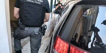 Αιματηρή καταδίωξη στο Άργος: Νέα 24ωρη προθεσμία πήραν οι δύο αστυνομικοί για τον τραυματισμό του 20χρονου - ertnews.gr