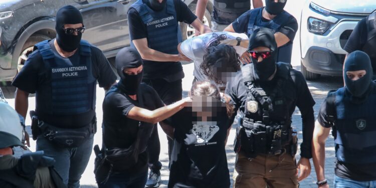 Βαρύ κατηγορητήριο για τους τρεις συλληφθέντες της εμπρηστικής επίθεση που έχασε τη ζωή της η Βάγια Νέστορα - Ποια στοιχεία οδήγησαν στον εντοπισμό τους - ertnews.gr