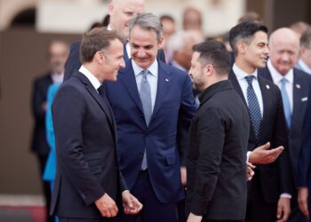 Στο Παρίσι ο Μητσοτάκης για την παρέλαση της Βαστίλης - Ελληνικά Rafale στον γαλλικό ουρανό