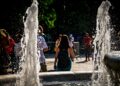 Σε κλοιό καύσωνα η χώρα: Ξεπέρασε τους 41 βαθμούς ο υδράργυρος - Πότε αναμένεται αποκλιμάκωση - ertnews.gr