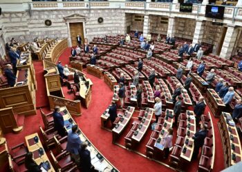 Βουλή: Σε εξέλιξη η συνεδρίαση για τη συνταγματική αναθεώρηση - Η στάση της αντιπολίτευσης