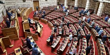 Βουλή: Σε εξέλιξη η συνεδρίαση για τη συνταγματική αναθεώρηση - Η στάση της αντιπολίτευσης