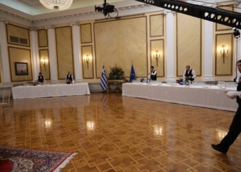 Εντός του Προεδρικού Μεγάρου η τελετή για την Αποκατάσταση της Δημοκρατίας λόγω καιρού