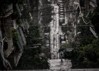 Σοβαρά προβλήματα από την κακοκαιρία στην Αττική - Εκτεταμένες ζημιές και στην επαρχία - ertnews.gr