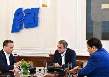 Συνάντηση Μητσοτάκη με τον Χάρη Δούκα στο Μέγαρο Μαξίμου